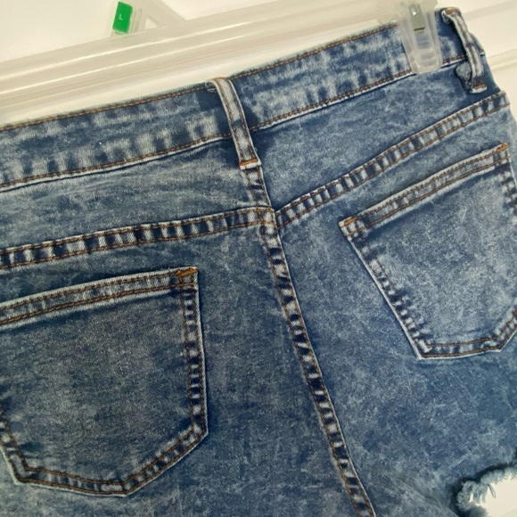 NEW Destroyed Distressed Acid Washed Denim Jean Shorts Size 16 - Picture 5 of 7